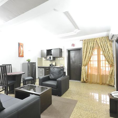 Sheer Luxury Apartments And Suites Αμπούζα Δωμάτιο φωτογραφία