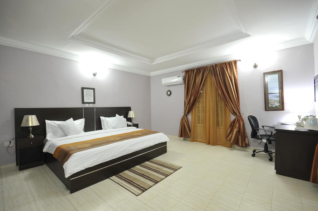Sheer Luxury Apartments And Suites Αμπούζα Δωμάτιο φωτογραφία