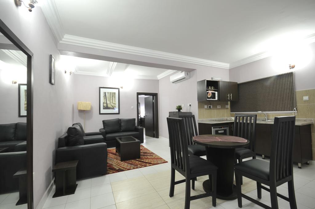 Sheer Luxury Apartments And Suites Αμπούζα Δωμάτιο φωτογραφία