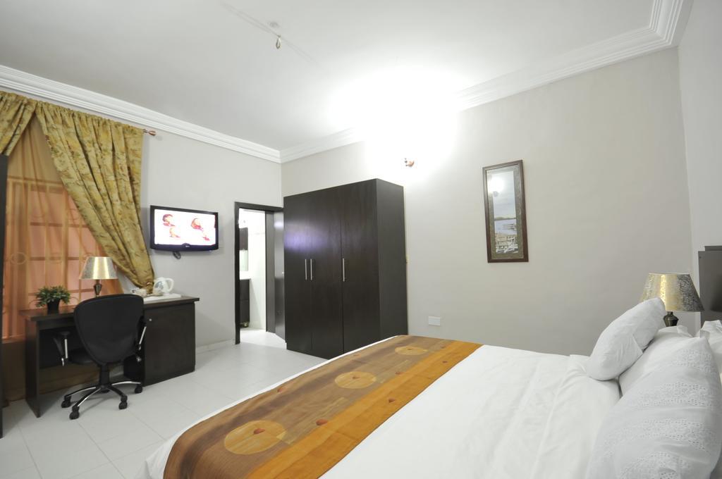 Sheer Luxury Apartments And Suites Αμπούζα Δωμάτιο φωτογραφία