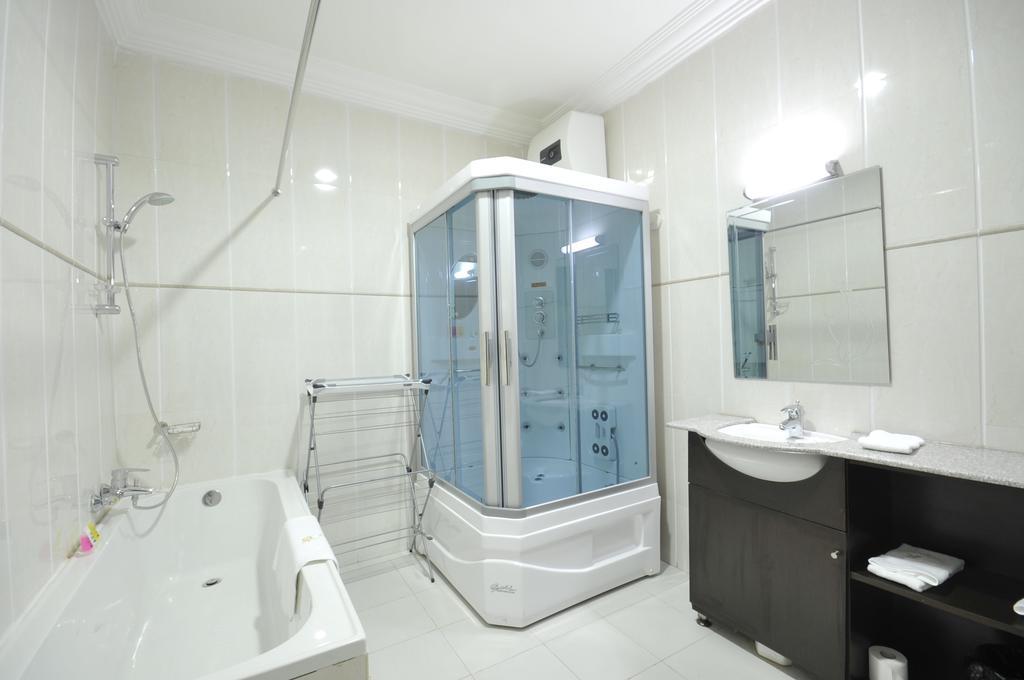 Sheer Luxury Apartments And Suites Αμπούζα Δωμάτιο φωτογραφία
