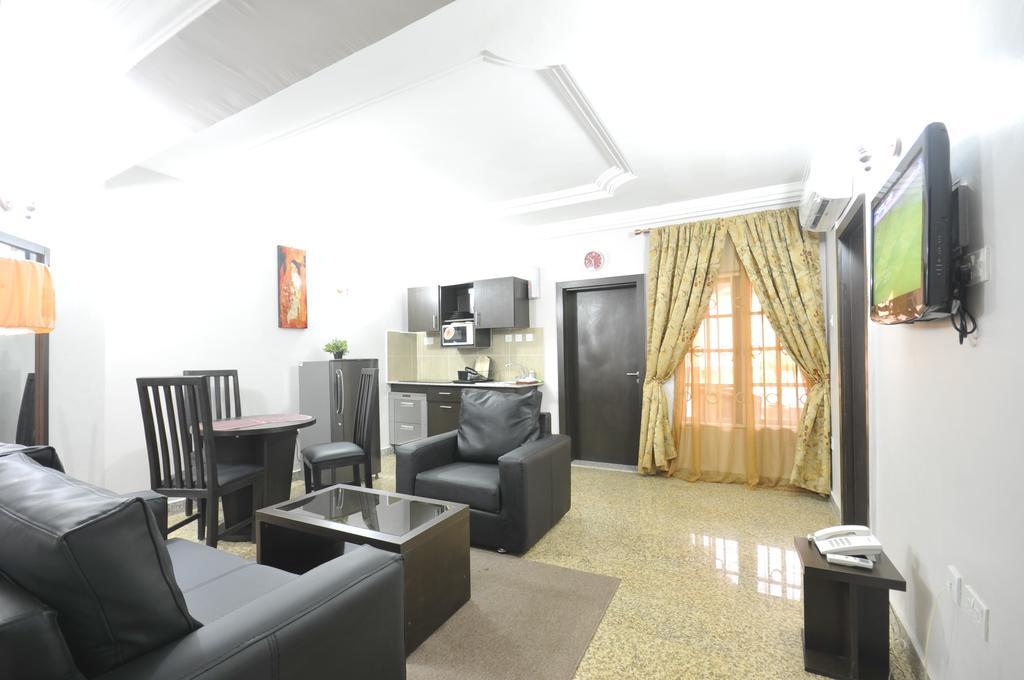 Sheer Luxury Apartments And Suites Αμπούζα Δωμάτιο φωτογραφία